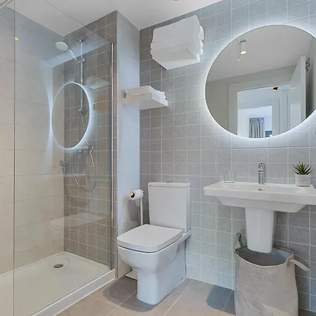 One 80 Within Walking Distance To The Sea