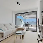 One 80 Within Walking Distance To The Sea *