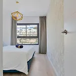 One 80 Within Walking Distance To The Sea