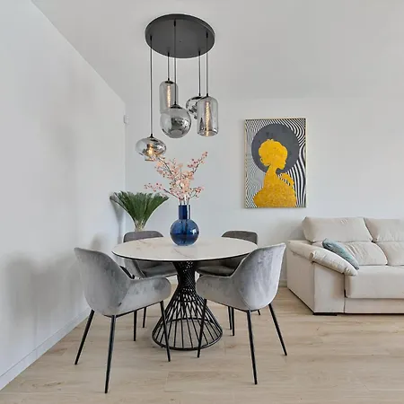 One 80 Within Walking Distance To The Sea *