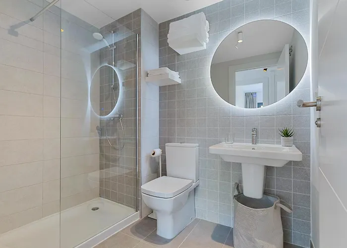 One 80 Within Walking Distance To The Sea