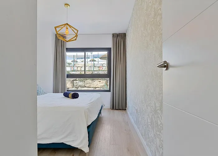 One 80 Within Walking Distance To The Sea