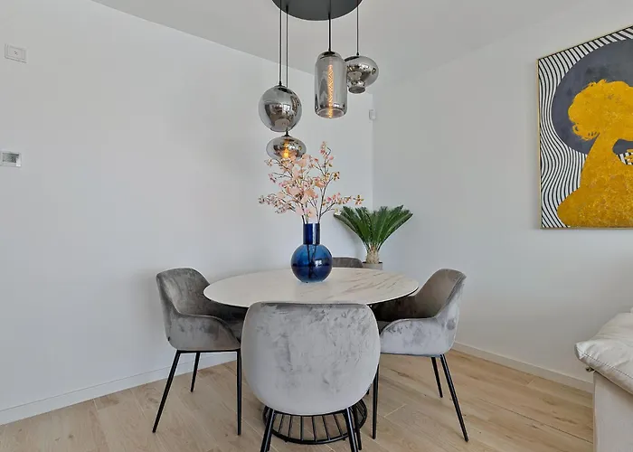 One 80 Within Walking Distance To The Sea Apartment