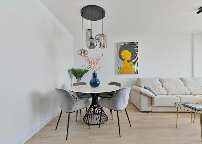 One 80 Within Walking Distance To The Sea *