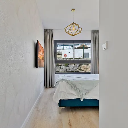 One 80 Within Walking Distance To The Sea Апартаменты *