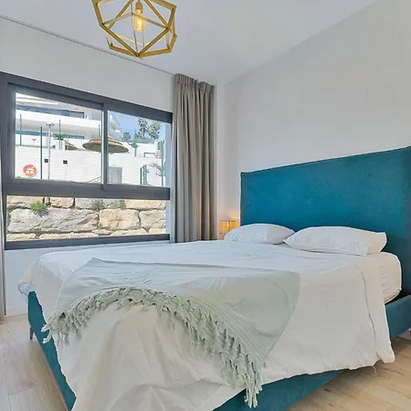 One 80 Within Walking Distance To The Sea Апартаменты